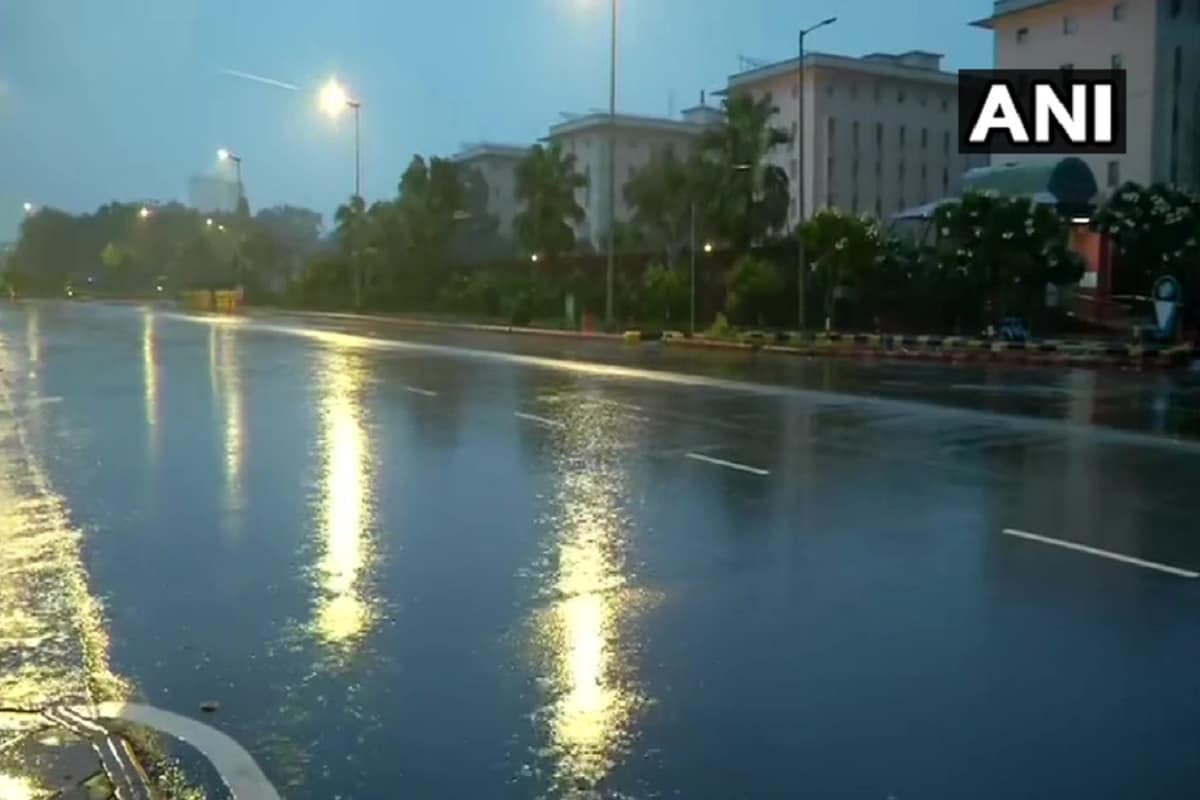 दिल्‍ली में झमाझम बारिश, मौसम विभाग का आज मूसलाधार बरसात का अनुमान