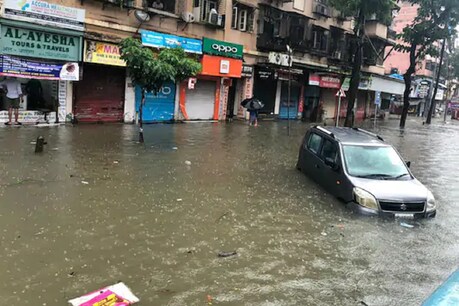 महाराष्ट्र में भारी बारिश का कहर, ठाणे-पालघर समेत कई इलाके डूबे महाराष्ट्र में भारी बारिश का कहर, ठाणे-पालघर समेत कई इलाके डूबे