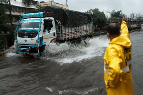 गुजरात के कई इलाकों में 16 अगस्त तक भारी बारिश की संभावना, IMD ने जारी किया रेड अलर्ट गुजरात के कई इलाकों में 16 अगस्त तक भारी बारिश की संभावना, IMD ने जारी किया रेड अलर्ट