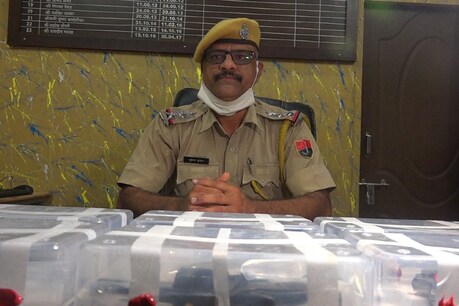 Rajasthan : भीलवाड़ा में 10 बदमाश पुलिस के शिकंजे में आए, हथियारों का जखीरा बरामद Rajasthan : भीलवाड़ा में 10 बदमाश पुलिस के शिकंजे में आए, हथियारों का जखीरा बरामद