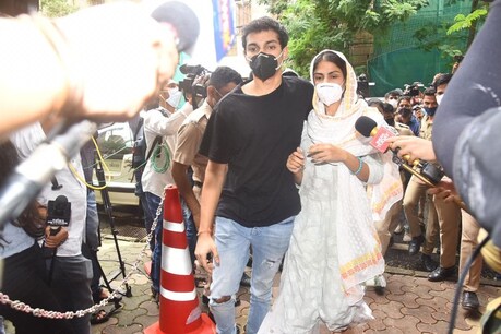 NCB के सामने रिया चक्रवर्ती ने कबूली ड्रग्स लेने की बात? 55वें सवाल पर सच सामने आने का दावा NCB के सामने रिया चक्रवर्ती ने कबूली ड्रग्स लेने की बात? 55वें सवाल पर सच सामने आने का दावा