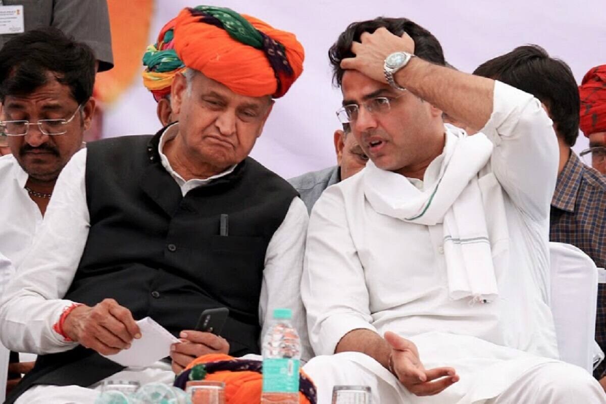 rajasthan government crisis, rajasthan political crisis live update, rajasthan live update, rajasthan political crisis, ashok gehlot vs sachin pilot, राजस्थान में सियासत, राजस्थान सरकार पर संकट, राजस्थान टेप कांड, सचिन पायलट न्यूज,राजस्थान सरकार, सचिन पायलट ताजा अपडेट, राजस्थान ताजा अपडेट, जयपुर न्यूज, sachin pilot case latest update, congress mla badabandi, gehlot camp mla retured jaipur, गहलोत खेमे के विधायक जयपुर में, जयपुर में विधायकों की बाड़ेबंदी