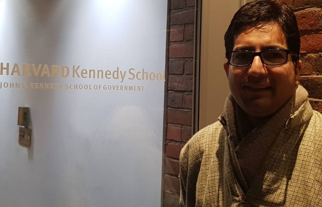shah faesal education, shah faesal ias, shah faesal ias rank, shah faesal former ias, kashmir news, शाह फैसल शिक्षा, शाह फैसल आईएएस, शाह फैसल पूर्व आईएएस, शाह फैसल आईएएस रैंक, कश्मीर न्यूज़