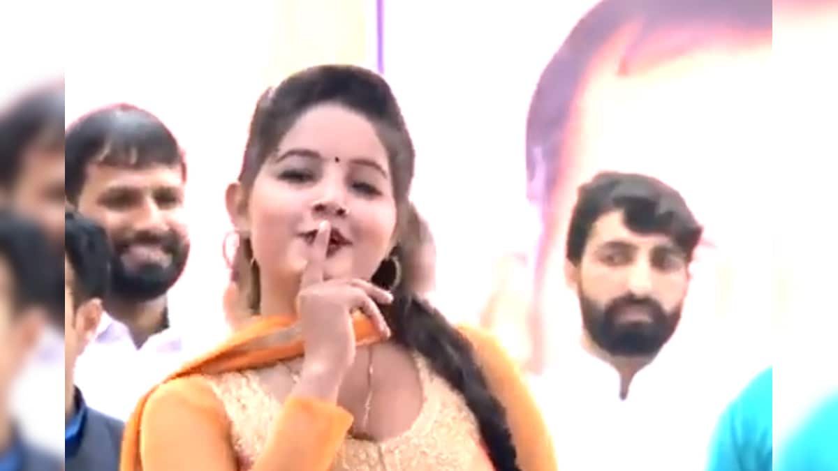 सपना चौधरी के गाने Goli Chal Javegi पर सुनीता बेबी ने किया ऐसा डांस 