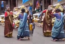 आशा भोसले के 'पिया तू अब तो आजा' गाने पर डांस करती इन महिलाओं का वीडियो वायरल