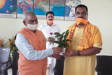उत्तराखंड: घरवाले निकले कोरोना पॉजिटिव तो MLA ने खुद को किया आइसोलेट उत्तराखंड: घरवाले निकले कोरोना पॉजिटिव तो MLA ने खुद को किया आइसोलेट