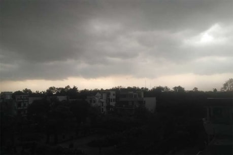 Weather Alert: अगले तीन दिनों तक यूपी के इन जिलों में झमाझम बारिश के आसार Weather Alert: अगले तीन दिनों तक यूपी के इन जिलों में झमाझम बारिश के आसार