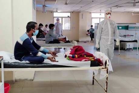 फ्लू और कोरोना वायरस के लक्षण एक जैसे ही होते हैं. इसलिए किसी भी व्यक्ति के लिए यह समझना काफी मुश्किल हो जाता है कि उसे सामान्य फ्लू है या कोरोना वायरस.