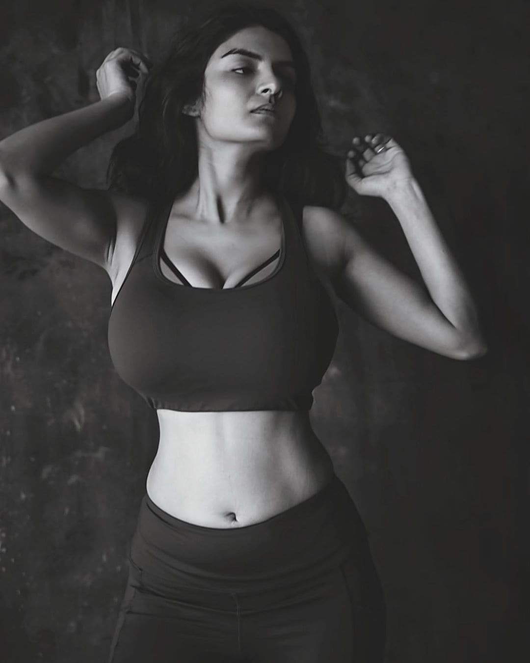 गंदी बात 2 बाद से वो लगातार सोशल मीडिया में छाई हुई हैं.