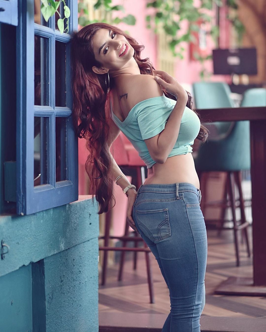 सोशल मीडिया में अक्सर उनकी तस्वीरें सुर्खियां बटोरती हैं.