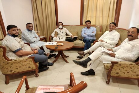 Bihar Assembly Election: उपेंद्र कुशवाहा और मुकेश सहनी को तवज्जो देने के मूड में नहीं RJD, कांग्रेस पर भी सस्पेंस Bihar Assembly Election: उपेंद्र कुशवाहा और मुकेश सहनी को तवज्जो देने के मूड में नहीं RJD, कांग्रेस पर भी सस्पेंस