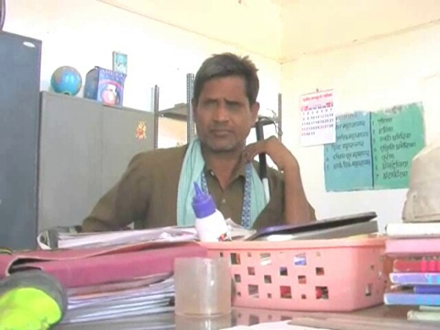 chhattisgarh news, dhamtari news, teachers day news, teachers day 2020 special news, teachers day 2020 quotes, teachers day photos, blind teacher, dhamtari blind teacher Harishankar Kurre, नेत्रहीन शिक्षक, धमतरी के नेत्रहीन शिक्षक हरिशंकर कुर्रे, शिक्षक दिवस २०२०