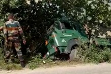 PHOTOS: पठानकोट-मंडी नेशनल हाईवे पर सेना का वाहन खाई में लुढ़का, कड़ी मशक्कत के बाद बाहर निकाला