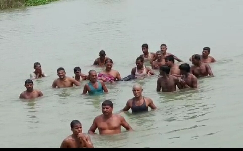 uttar pradesh news, Kushinagar latest news, 6 children drowned in Gandak River, two children drowned in Kushinagar, children drowned in uttar pradesh, up crime news, डूबने से मौत, दो बच्चों की डूबने से मौत, गंडक नदी में डूबे 2 बच्चे, गंडक नदी में डूबने से दो बच्चियों की मौत, यूपी ताजा खबर, कुशीनगर में नदी में डूबने से दो बच्चों की मौत, बच्चों की मौत