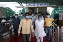 PHOTOS: मुख्यमंत्री हेमंत सोरेन ने निभाया पुत्र धर्म, Corona को मात देकर लौटे पिता को एयरपोर्ट पहुंच किया रिसीव