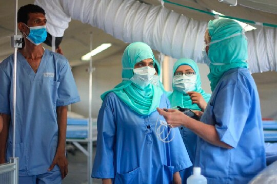 37 वर्षीय डॉक्टर संकेत मेहता को ऑक्सीजन की कमी और सांस लेने में तकलीफ की शिकायत के बाद आईसीयू में भर्ती करवाया गया था. 