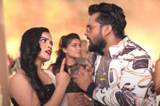 खेसारी लाल यादव का भोजपुरी गाना (Photo Grab- Speed Records Bhojpuri/Youtube Video)