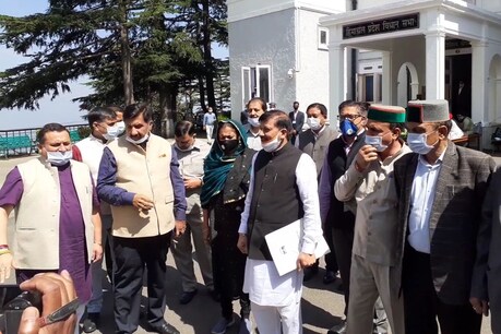 हिमाचल में मंत्रियों के बेनामी संपति सौदों पर कांग्रेस का सदन में हंगामा, वॉकआउट किया हिमाचल में मंत्रियों के बेनामी संपति सौदों पर कांग्रेस का सदन में हंगामा, वॉकआउट किया