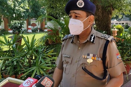 उत्तराखंड पुलिस के डीजी (कानून-व्यवस्था) अशोक कुमार ने बताया कि उत्तराखंड पुलिस ने अभी तक 11,738 पुलिसकर्मियों का COVID-19 टेस्ट कराया है.