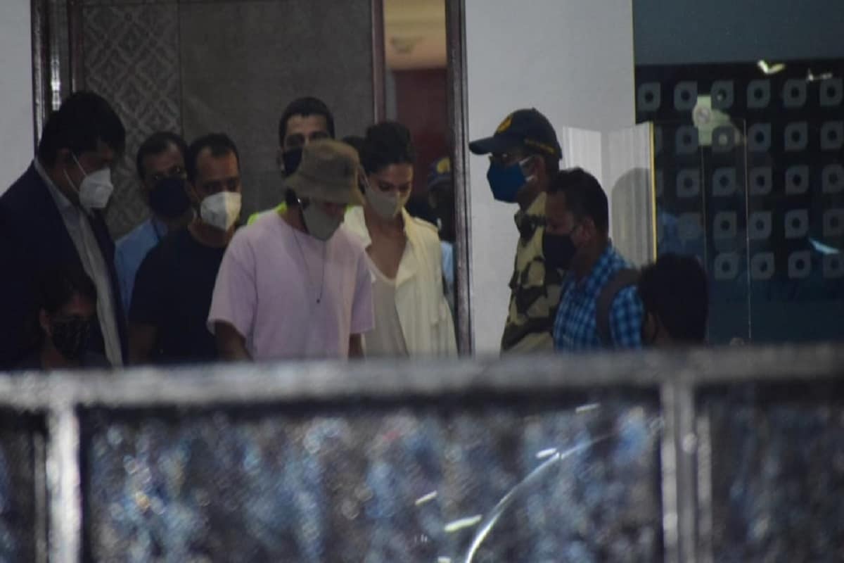 बॉलीवुड में ड्रग्स: NCB की पूछताछ के लिए रणवीर सिंह के साथ मुंबई पहुंची  दीपिका पादुकोण - Drugs in Bollywood: Deepika Padukone arrives in Mumbai  with Ranveer Singh for NCB inquiry |