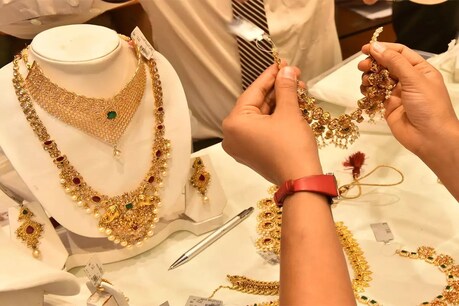 Gold Silver Price: महंगा हुआ सोना, चांदी की कीमत में भी आया बड़ा उछाल
