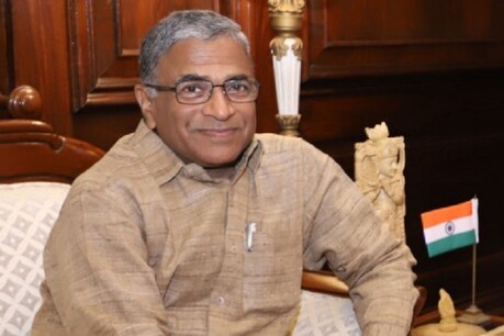 हरिवंश के बारे में 10 खास बातें, 500 रुपये की नौकरी से उपसभापति तक पहुंचने का सफर हरिवंश के बारे में 10 खास बातें, 500 रुपये की नौकरी से उपसभापति तक पहुंचने का सफर