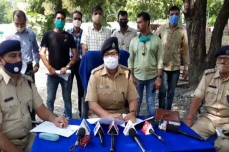 राजस्थान में अवैध हथियारों की बड़ी खेप बरामद, 10 पिस्टल और 3 देशी कट्टों समेत दर्जनों जिंदा कारतूस जब्त राजस्थान में अवैध हथियारों की बड़ी खेप बरामद, 10 पिस्टल और 3 देशी कट्टों समेत दर्जनों जिंदा कारतूस जब्त