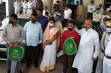 झारखंडः मैट्रिक-इंटर के टॉपर्स को कार से लेकर साइकिल तक मिला गिफ्ट, देखिए Photos