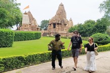 खजुराहो: 22 मार्च के बाद पहली बार आये विदेशी पर्यटक, ऐसा हुआ स्वागत, देखें- PHOTOS