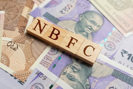 इंडिया रेटिंग्स ने दूसरी छमाही के लिए NBFC, HFC का आउटलुक निगेटिव रखा