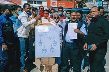 PHOTOS: हाथरस की बिटिया को इंसाफ़ के लिए नैनीताल में प्रदर्शन, वाल्मीकि समाज ने फूंका यूपी सरकार का पुतला