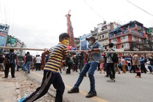 PHOTOS: नेपाल में पुलिस और श्रद्धालुओं के बीच जमकर ​​हुआ संघर्ष, भड़का दंगा