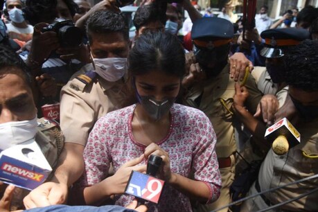 जब तक रिया चक्रवर्ती को निष्पक्ष ट्रायल नहीं मिलता तब तक न्याय असंभव: एमनेस्टी इंडिया जब तक रिया चक्रवर्ती को निष्पक्ष ट्रायल नहीं मिलता तब तक न्याय असंभव: एमनेस्टी इंडिया