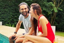 Girlfriend कृति खरबंदा के साथ पूल-साइड यूं नजर आए पुलकित सम्राट, Photo Viral