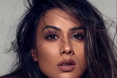 निया शर्मा को सोशल मीडिया पर लोग खूब खरी खोटी सुना रहे हैं. फोटो साभार- @niasharma90/Instagram