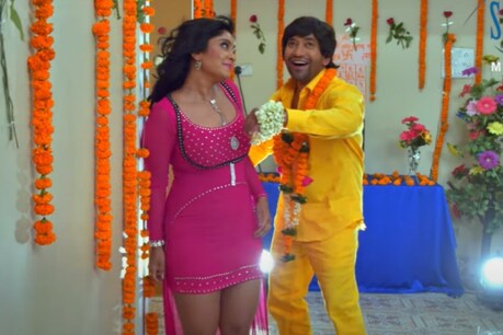 निरहुआ और शर्मा का भोजपुरी गाना (Photo Grab- @SRK MUSIC/Youtube Video)