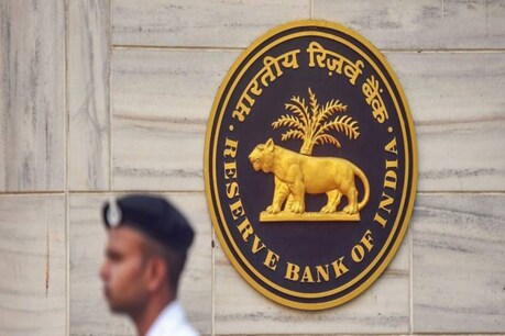 लोन की रिस्ट्रक्चरिंग (Loan Restructuring) को लेकर बड़ा ऐलान किया है.