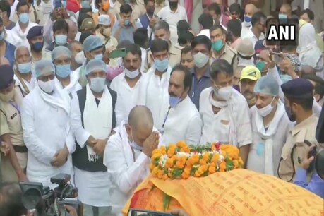 पूर्व केंद्रीय मंत्री रघुवंश प्रसाद सिंह का वैशाली में राजकीय सम्मान के साथ हुआ अंतिम संस्कार पूर्व केंद्रीय मंत्री रघुवंश प्रसाद सिंह का वैशाली में राजकीय सम्मान के साथ हुआ अंतिम संस्कार