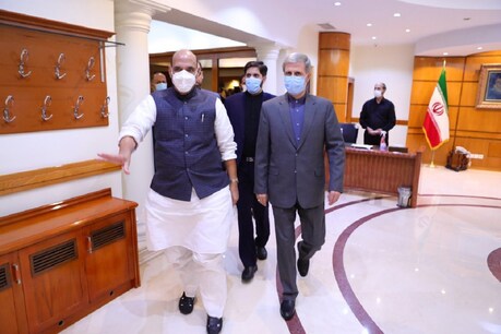 ईरानी रक्षा मंत्री से मिले राजनाथ सिंह, चीन समेत इन मुद्दों पर हुई चर्चा ईरानी रक्षा मंत्री से मिले राजनाथ सिंह, चीन समेत इन मुद्दों पर हुई चर्चा