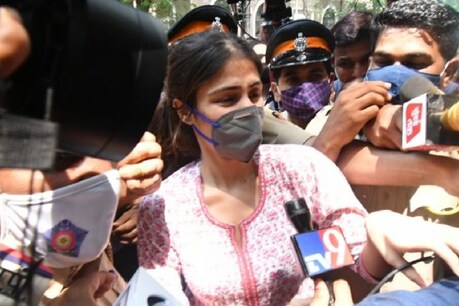 SSR Case : ड्रग्स मामले में रिया चक्रवर्ती को भेजा गया जेल, इस वजह से जमानत मिलना मुश्किल SSR Case : ड्रग्स मामले में रिया चक्रवर्ती को भेजा गया जेल, इस वजह से जमानत मिलना मुश्किल