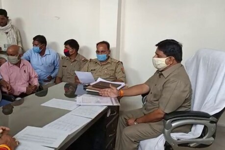 थाने पहुंचे बीजेपी विधायक ने SHO की कुर्सी पर बैठकर लिखाया मुकदमा