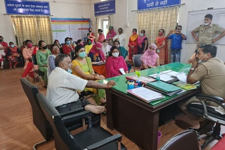 स्कूल संचालक ने लेडीज टॉयलेट में लगवाए कैमरे