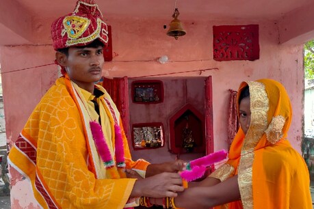 पुलिस सिर्फ नकारात्मक छवि वाली नहीं होती, उसका मानवीय चेहरा ऐसा भी होता है... पुलिस सिर्फ नकारात्मक छवि वाली नहीं होती, उसका मानवीय चेहरा ऐसा भी होता है...