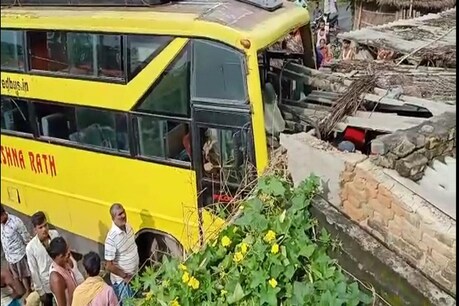 समस्तीपुर से दिल्ली जा रही बस अनियंत्रित होकर घर में घुसी, 9 बच्चे समेत 11 लोग जख्मी समस्तीपुर से दिल्ली जा रही बस अनियंत्रित होकर घर में घुसी, 9 बच्चे समेत 11 लोग जख्मी