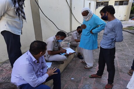 झज्जर: अज्ञात वाहन ने बाइक सवार को रौंदा, रातभर सड़क पर पड़ा रहा युवक का शव झज्जर: अज्ञात वाहन ने बाइक सवार को रौंदा, रातभर सड़क पर पड़ा रहा युवक का शव