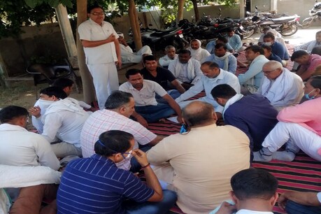 हरियाणा: ऑनलाइन ट्रांसफर पॉलिसी पर भड़के बिजलीकर्मी, जताया रोष हरियाणा: ऑनलाइन ट्रांसफर पॉलिसी पर भड़के बिजलीकर्मी, जताया रोष