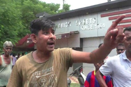 चाईबासा में बीच सड़क पर हंगामा.