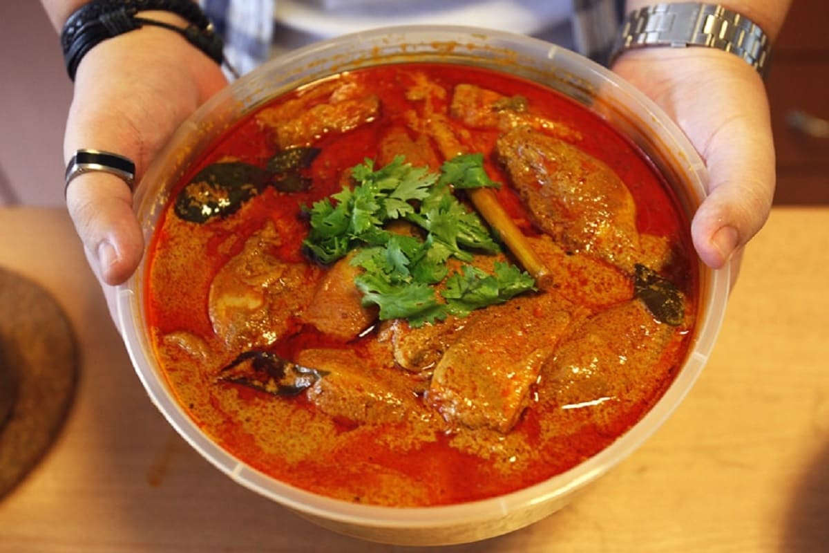 Chicken Korma Recipe: मुगलई स्टाइल चिकन कोरमा के साथ लें डिनर का मजा