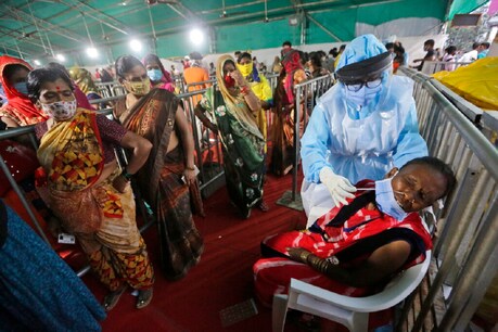 coronavirus cases in india: देश में कोरोना वायरस के मामले तेजी से बढ़ रहे हैं.