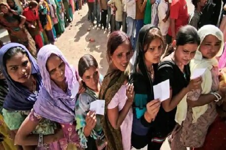 दोपहर 12.30 बजे इलेक्शन कमीशन बिहार चुनाव की तारीखों का ऐलान कर सकता है.
